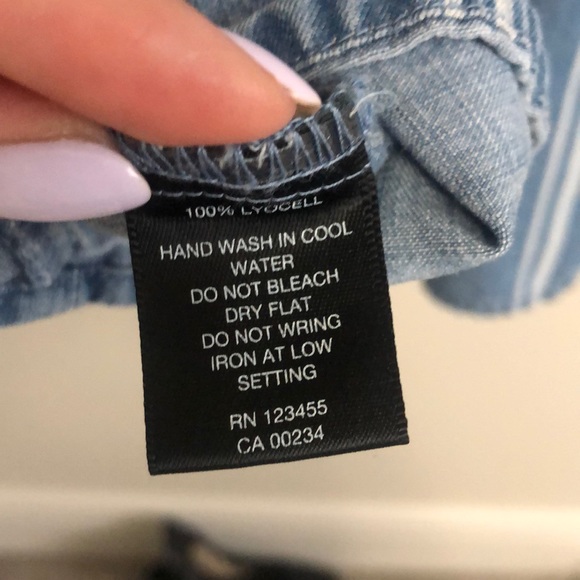 “Cold Shoulder” Chambray Top - Picture 4 of 4